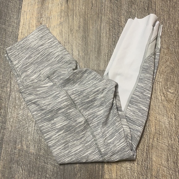 Lululemon scalped bottom ankle mid calf length - Picture 4 of 6